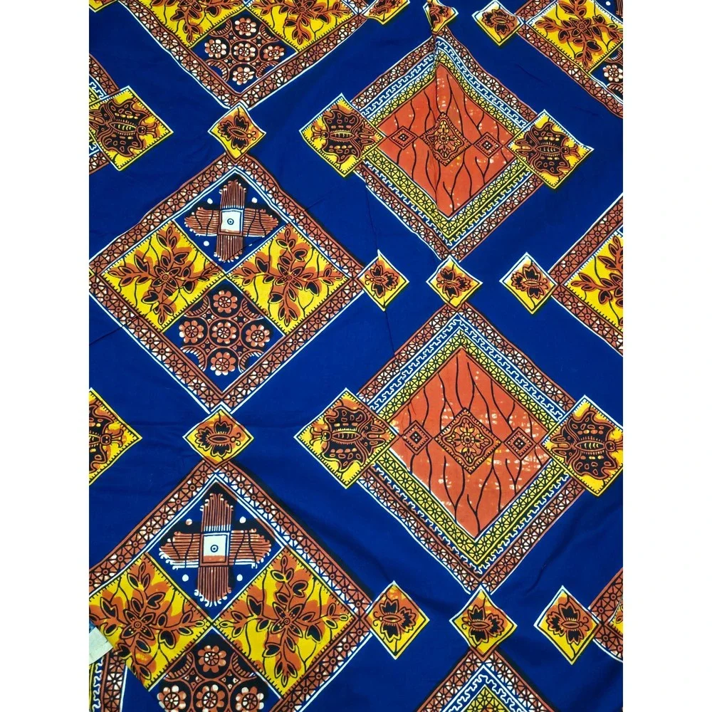 Guaranteed Japanese Wax Print‎ Fabric Geometric Floral 43in W17.8 ft /5.88 yards